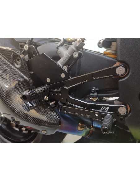 ESTRIBERAS MULTIREGULABLES YAMAHA R1 2015-21 - NEGRO