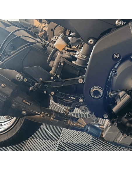 ESTRIBERAS MULTI REGULABLES - YAMAHA R6 2006-2024 PRO NEGRO